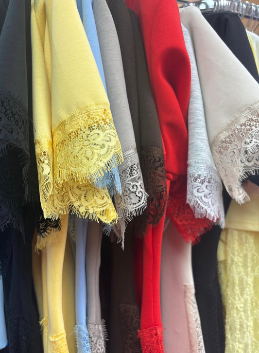 ‘BERRI’ LACE TRIM TOP